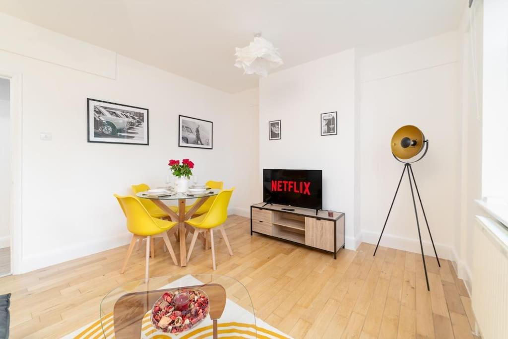 Two Bedroom Apartment By Buonomo Stays Short Lets & Serviced Accommodation In Balham With Balcony Лондон Екстер'єр фото