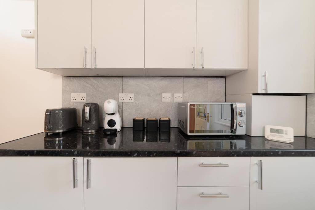 Two Bedroom Apartment By Buonomo Stays Short Lets & Serviced Accommodation In Balham With Balcony Лондон Екстер'єр фото