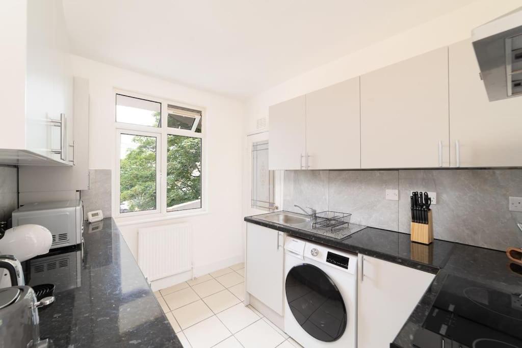 Two Bedroom Apartment By Buonomo Stays Short Lets & Serviced Accommodation In Balham With Balcony Лондон Екстер'єр фото